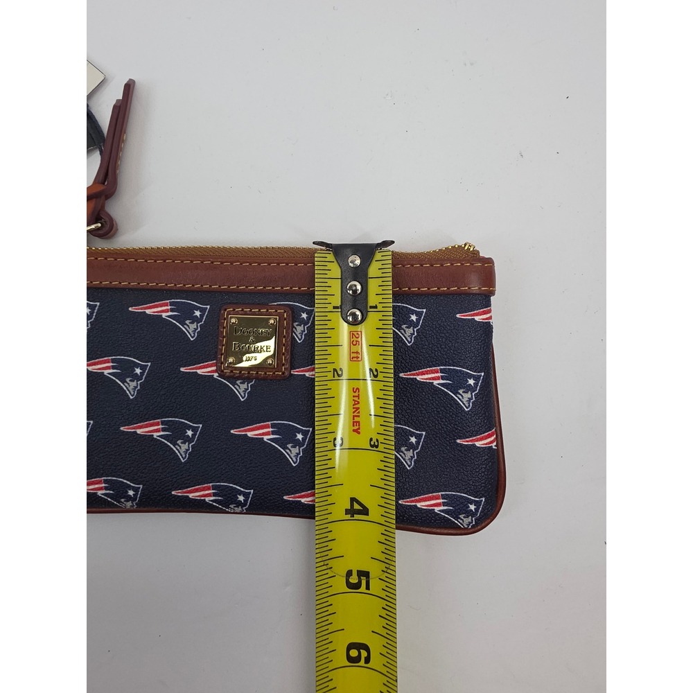 Dooney & Bourke NFL‎ New England Patriots Wristlet Navy Blue Leather Trim NEW - Picture 5 of 5